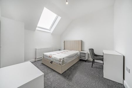 1 bedroom in a house share to rent - Photo 2