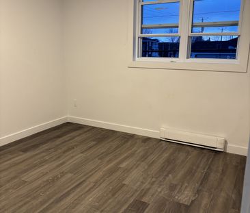 4 1/2 Complètement Rénové Dans Bellevue - Photo 1