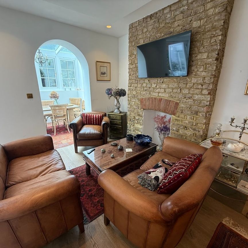 2 Bed Flat, Finborough Road, SW10 - Photo 1