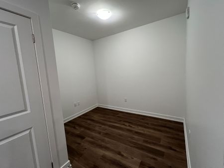 For Lease - 461 Green Road Unit# 401, Hamilton, Ontario - Photo 2