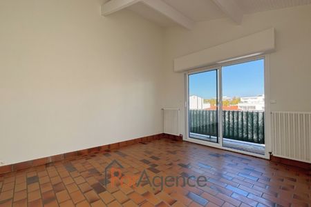 200 M DU MARCHE CENTRAL APPARTEMENT 2PP AVEC GARAGE - Photo 3