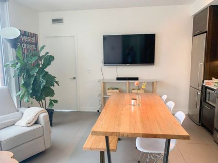 MARKET WHARF: Lower Jarvis & The Esplanade (3 Market St) AD#000304 - Photo 2