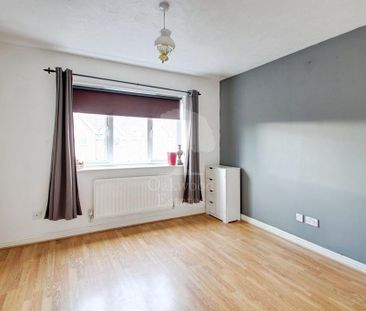 4 bedroom end of terrace house to rent - Photo 5