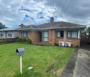 4 Bedroom Brick and Tile Property&excl;&excl; - Photo 3