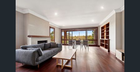 Spacious Family Home in a Quiet Turramurra Pocket - Photo 2