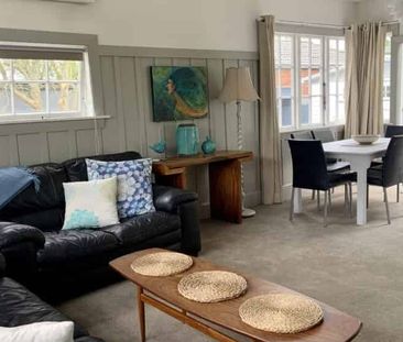 Gorgeous Fully Furnished Bungalow with Beautiful Garden Very Handy ... - Photo 1