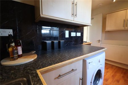 2 Bedroom Flat / Apartment - Westridge Road, Southampton - Photo 3