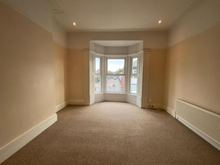 3 bedroom flat to rent - Photo 2
