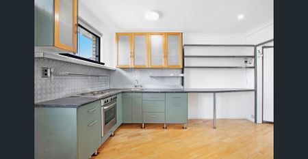 Sunny Drenched Apartment with Ocean and District views - Photo 3