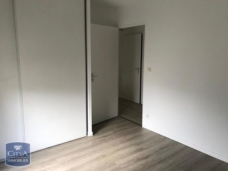Location Appartement 3 pièces 62m² ST MICHEL 16470 - Photo 2
