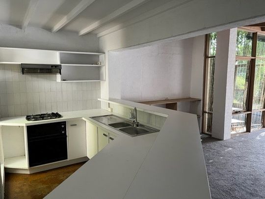 Charming and spacious - Photo 1
