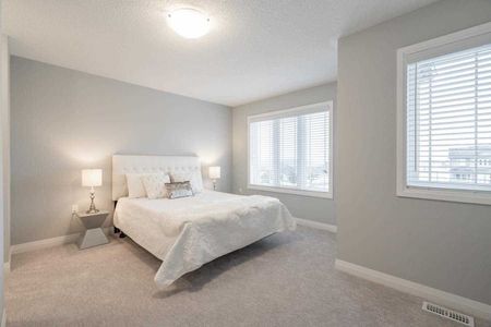 For Lease - 72 Laguna Village Crescent, Hamilton, Ontario - Photo 2