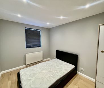 Woolwich, SE18 - Photo 2