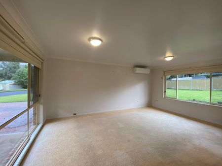 Quiet Cambewarra Village Home - Photo 3