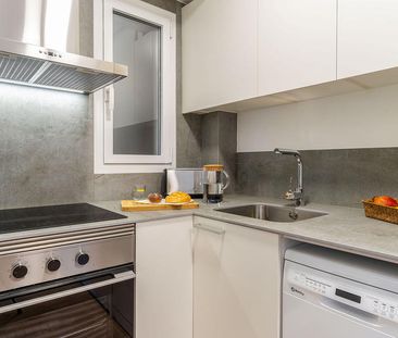 Cozy 3-Bedroom Apartment with Balcony in Sarrià–Sant Gervasi - Photo 2