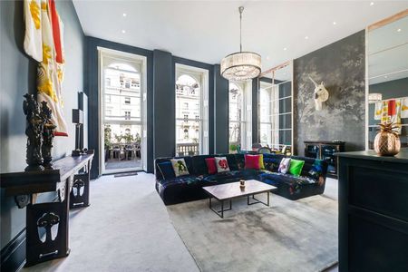 An immaculately presented interior designed one bedroom 1st floor apartment with rarely found private terrace and 4.2m high reception ceilings. - Photo 2