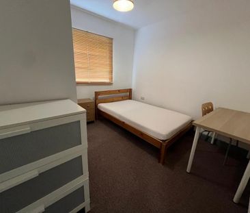 6 bedroom end of terrace house to rent - Photo 1