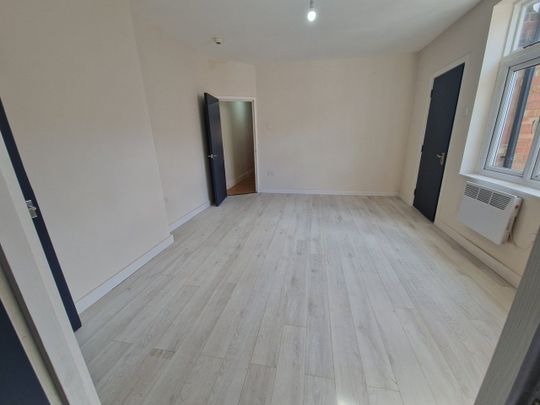 3 Bed Flat, Cardigan Street, LU1 - Photo 1