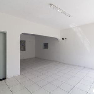 Casa para alugar com 211m², 1 quarto e sem vaga - Photo 2