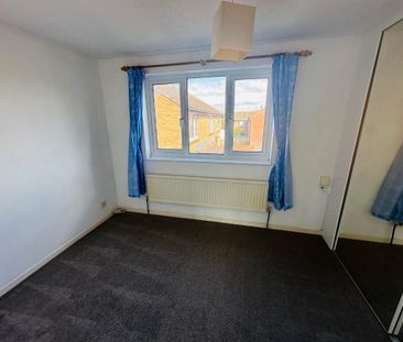 2 bedroom end of terrace house to rent - Photo 2