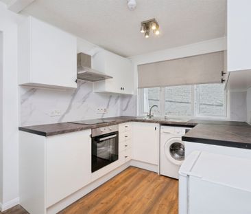 Upperton Road, Eastbourne - Photo 2