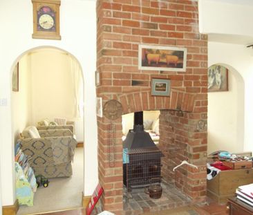 3 bedroom semi-detached house to rent - Photo 1