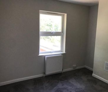 2 bedroom end of terrace house to rent - Photo 2