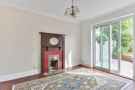 3 bedroom detached house to rent - Photo 2