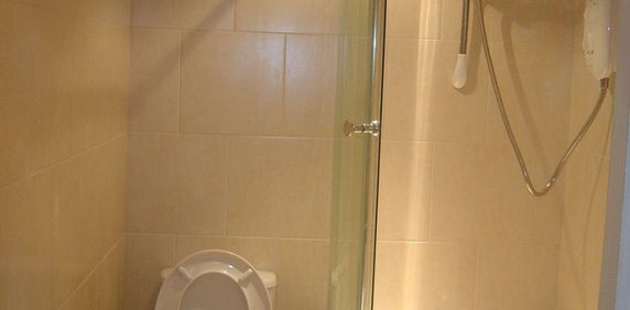 Flat 4 15-17, Edge Lane, Manchester, M21 - Photo 2