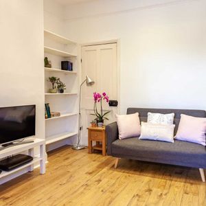 Room 3 - Photo 2