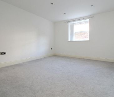 3 bedroom apartment to rent - Photo 4