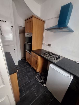2 Bed End Terrace, Mitford Place, LS12 - Photo 1