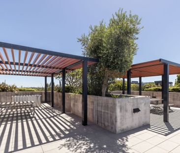 STUNNING APARTMENT IN PRIME LOCATION - Photo 2