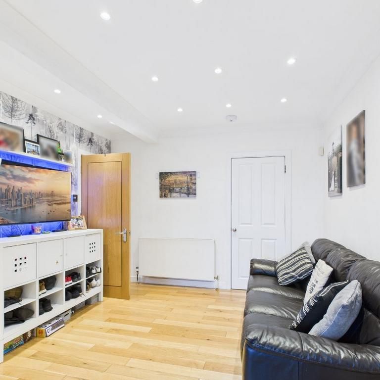 3 bedroom end of terrace house to rent - Photo 1