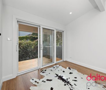 2 BEDROOM 1/2 HOUSE, FABULOUS LOCATION! - Photo 6