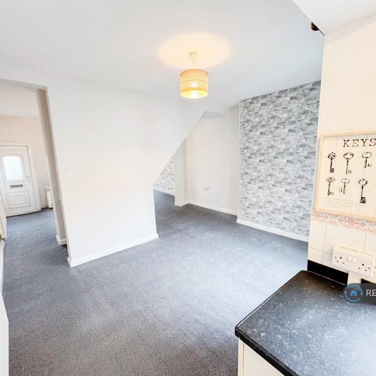 2 bedroom semi-detached house to rent - Photo 1