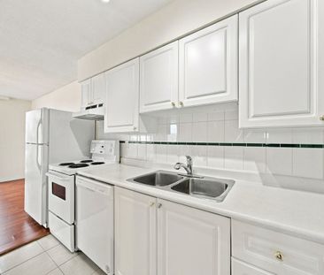 2150 Bellevue Avenue apartment — Vancouver, BC (2-Bedroom) - 2 Bedroom - Photo 1