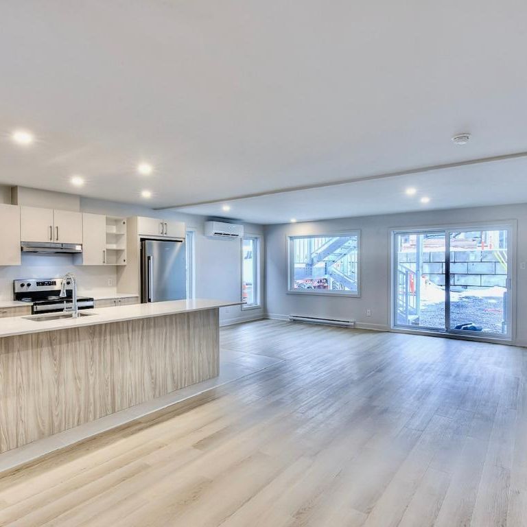 CONDO 5 1\2 FLAMBANT NEUF + 5 ÉLECTRO INCLUS + GRAND BALCON + STATIONNEMENT - Photo 1