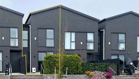 This 3-bedroom home within easy walking distan... - Photo 3