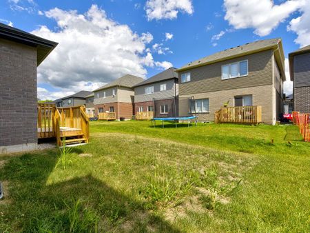 For Lease - 44 Dennis Avenue, Brantford, Ontario - Photo 2