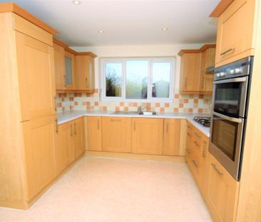 4 bedroom detached house to rent - Photo 5