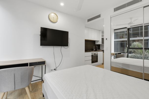 Modern, Light-Filled Studio in Prime Location - Photo 1