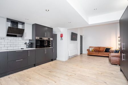 Room 3, 9 Frank Street, Belfast, BT5 4NW - Photo 3