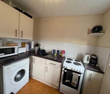 1 Bedroom Flat / Apartment - Byron Road, Eastleigh - Photo 4