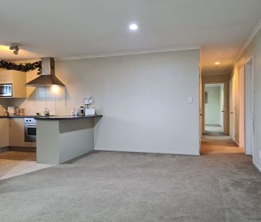 Large Family home with two viewing decks - Photo 5