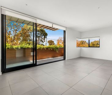Luxury Two Bedroom Apartment - Photo 5