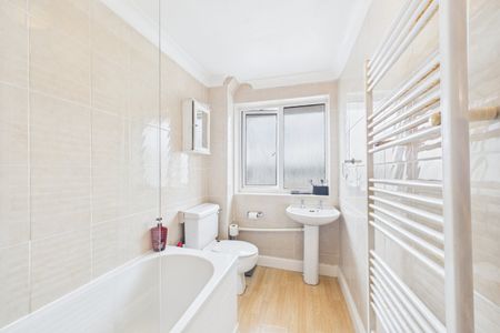 2 bedroom Flat in Cookham Road, Maidenhead - Photo 4