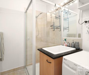 FURNISHED ONE-BED PLUS STUDY IN THE CITY - Photo 2