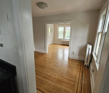 For Lease - 983 Main Street Unit# 3, Hamilton, Ontario - Photo 2