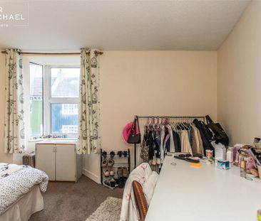 4 bedroom end of terrace house to rent - Photo 6